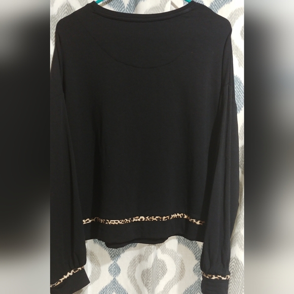 Sofia Vergara long sleeve Top Sweater Size Medium Black Color - Picture 5 of 12